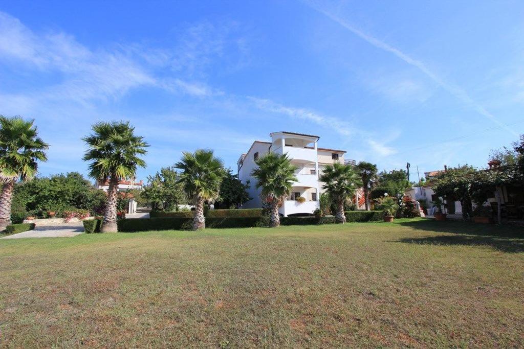 Apartments Anita Pomer Exterior photo
