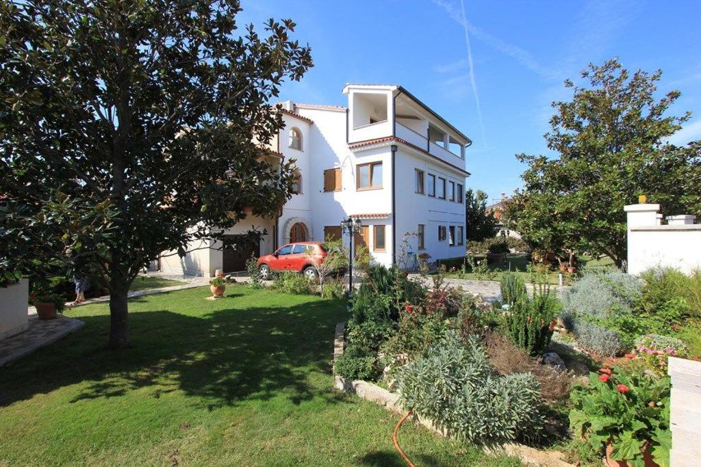 Apartments Anita Pomer Exterior photo